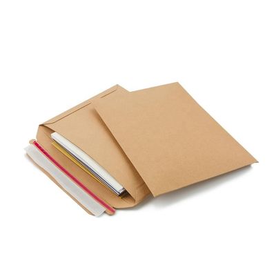 便利で耐久性のある配送パッケージ リサイクルされたクラフト 拡張可能な硬い書籍メール